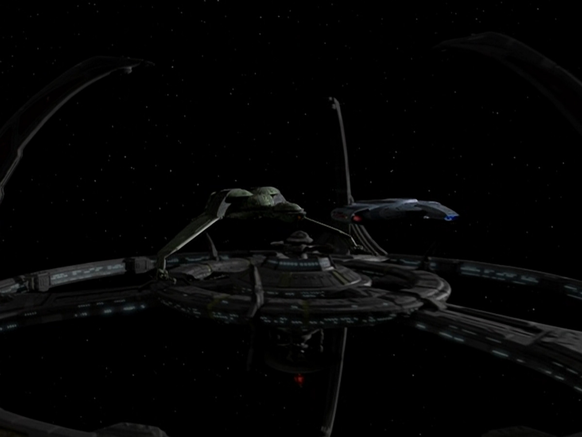 extant_StarTrek_DS9_5x26-CallToArms_03268.jpg