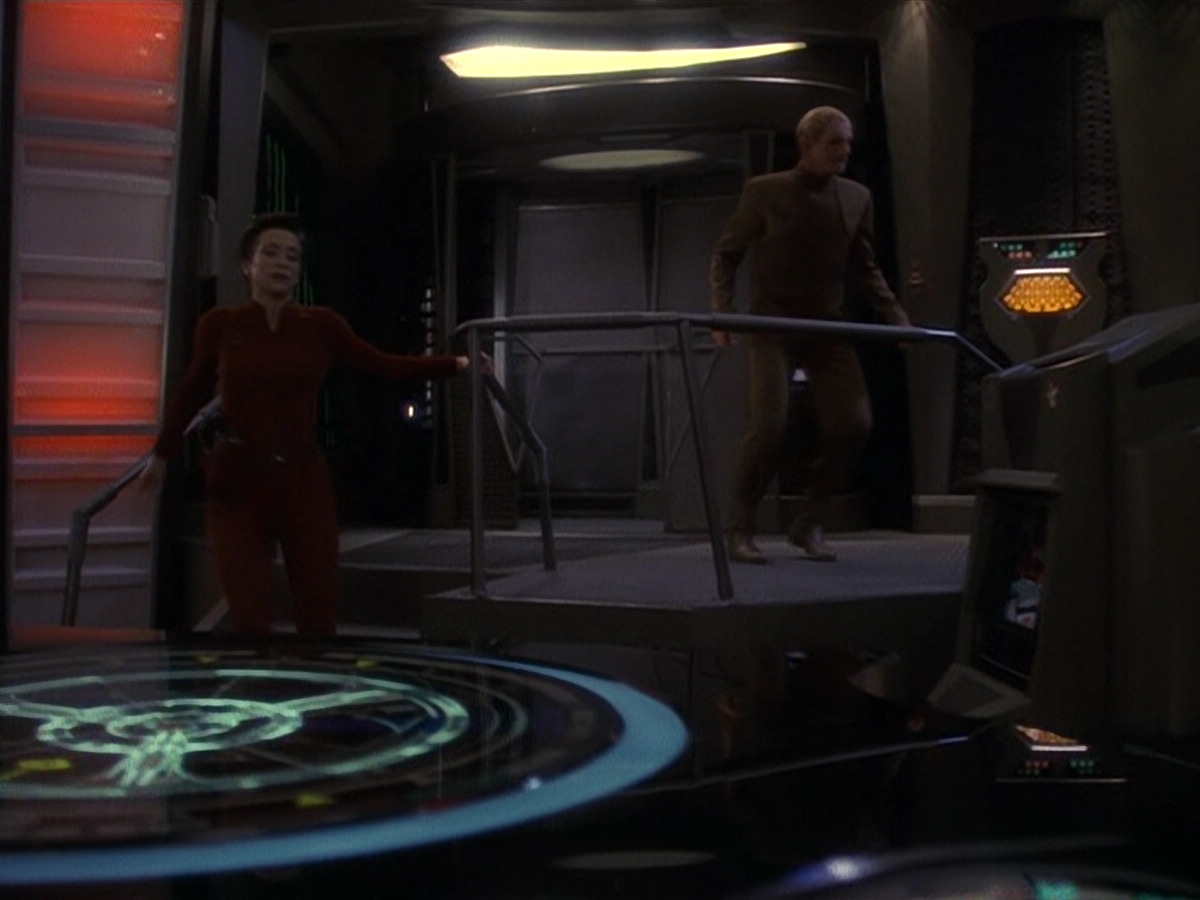 extant_StarTrek_DS9_5x26-CallToArms_03291.jpg