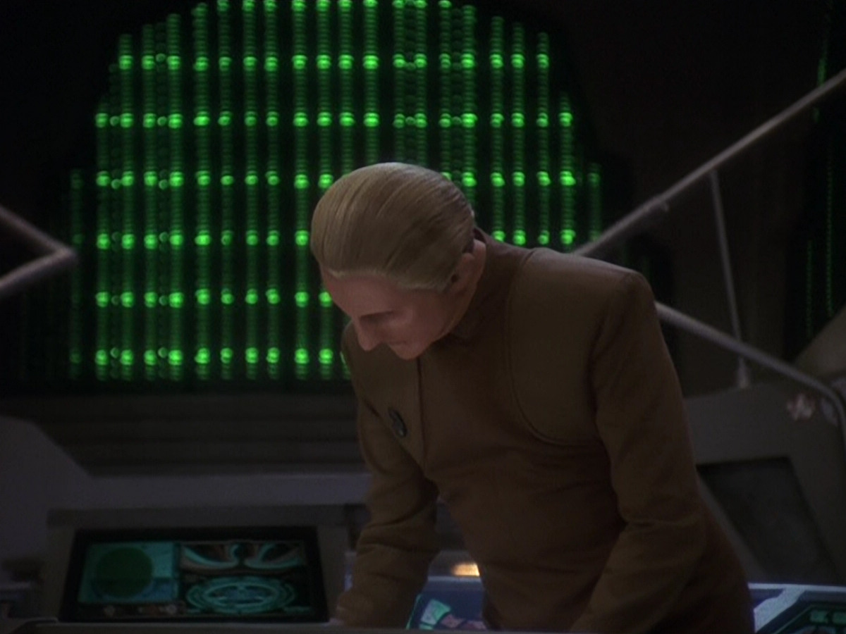 extant_StarTrek_DS9_5x26-CallToArms_03306.jpg