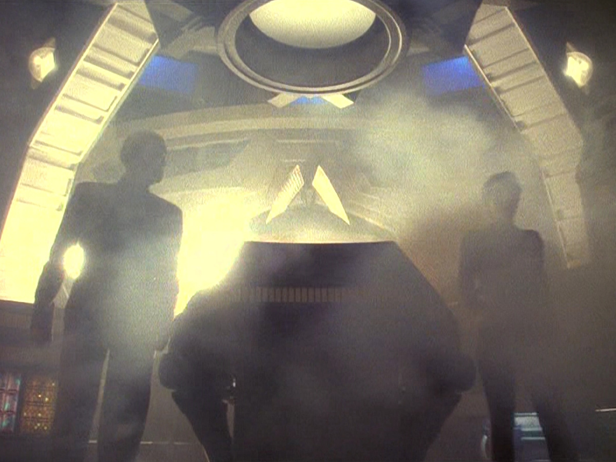 extant_StarTrek_DS9_5x26-CallToArms_03349.jpg