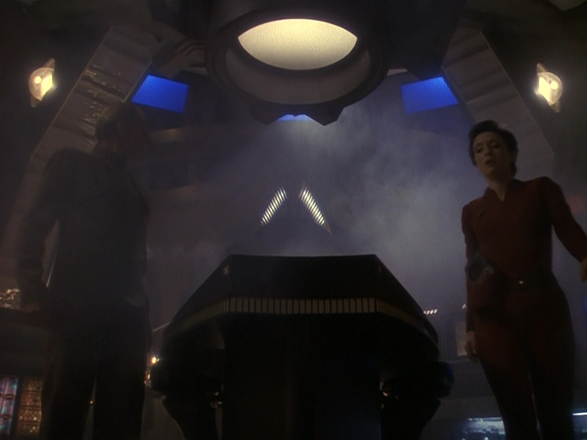 extant_StarTrek_DS9_5x26-CallToArms_03350.jpg