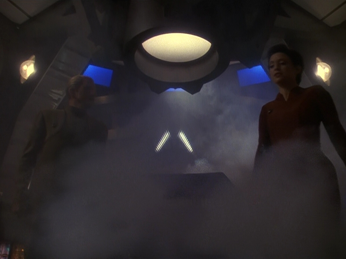 extant_StarTrek_DS9_5x26-CallToArms_03351.jpg
