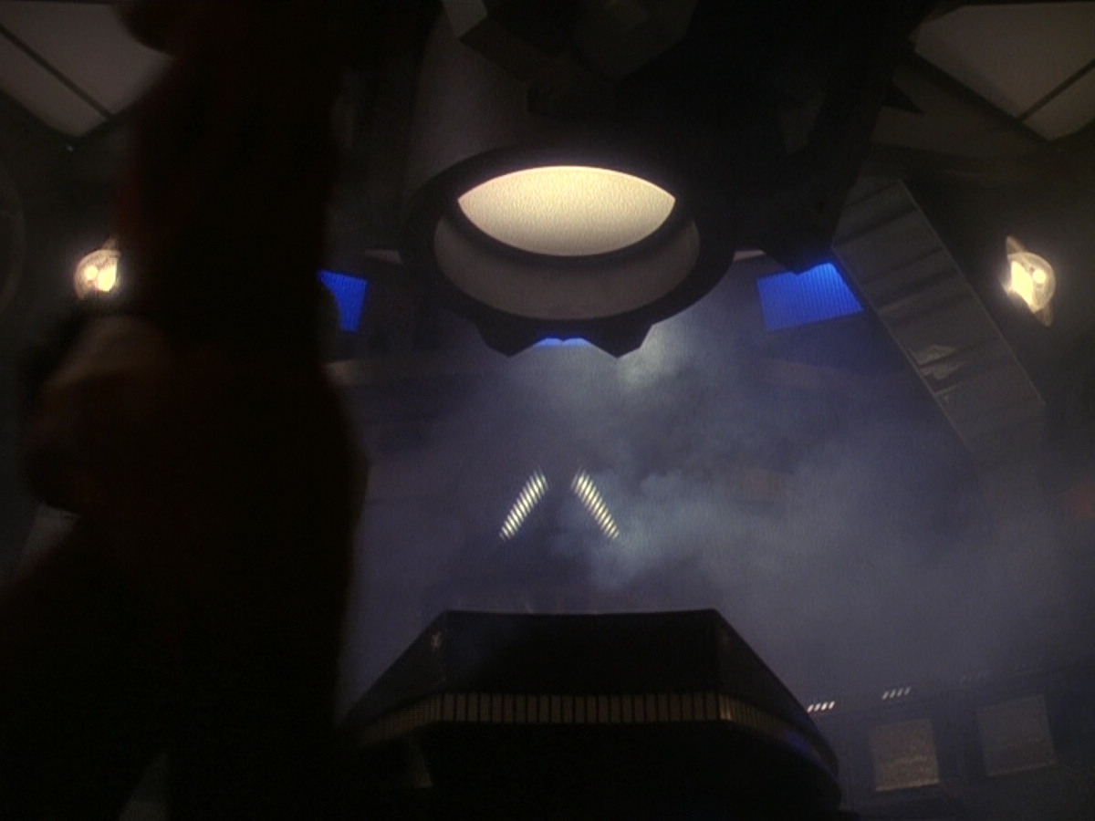 extant_StarTrek_DS9_5x26-CallToArms_03354.jpg