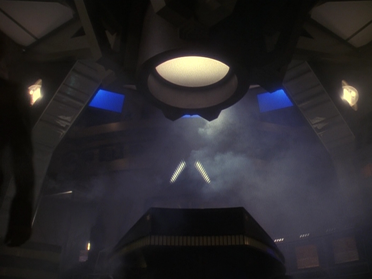 extant_StarTrek_DS9_5x26-CallToArms_03355.jpg