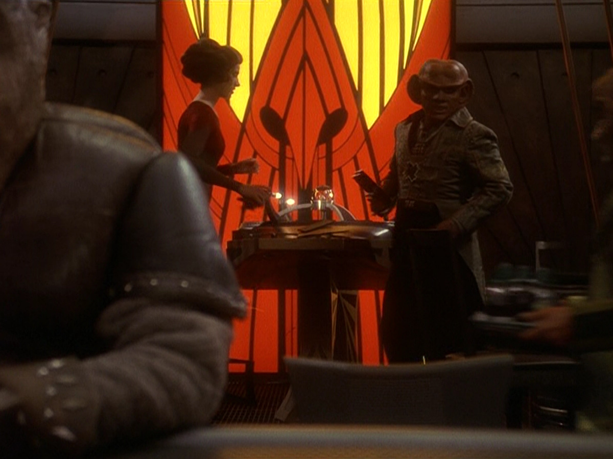 extant_StarTrek_DS9_5x26-CallToArms_03357.jpg