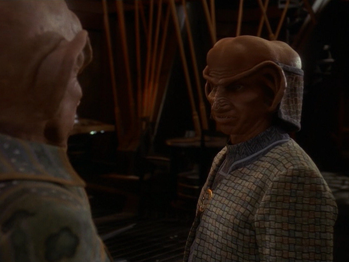 extant_StarTrek_DS9_5x26-CallToArms_03376.jpg