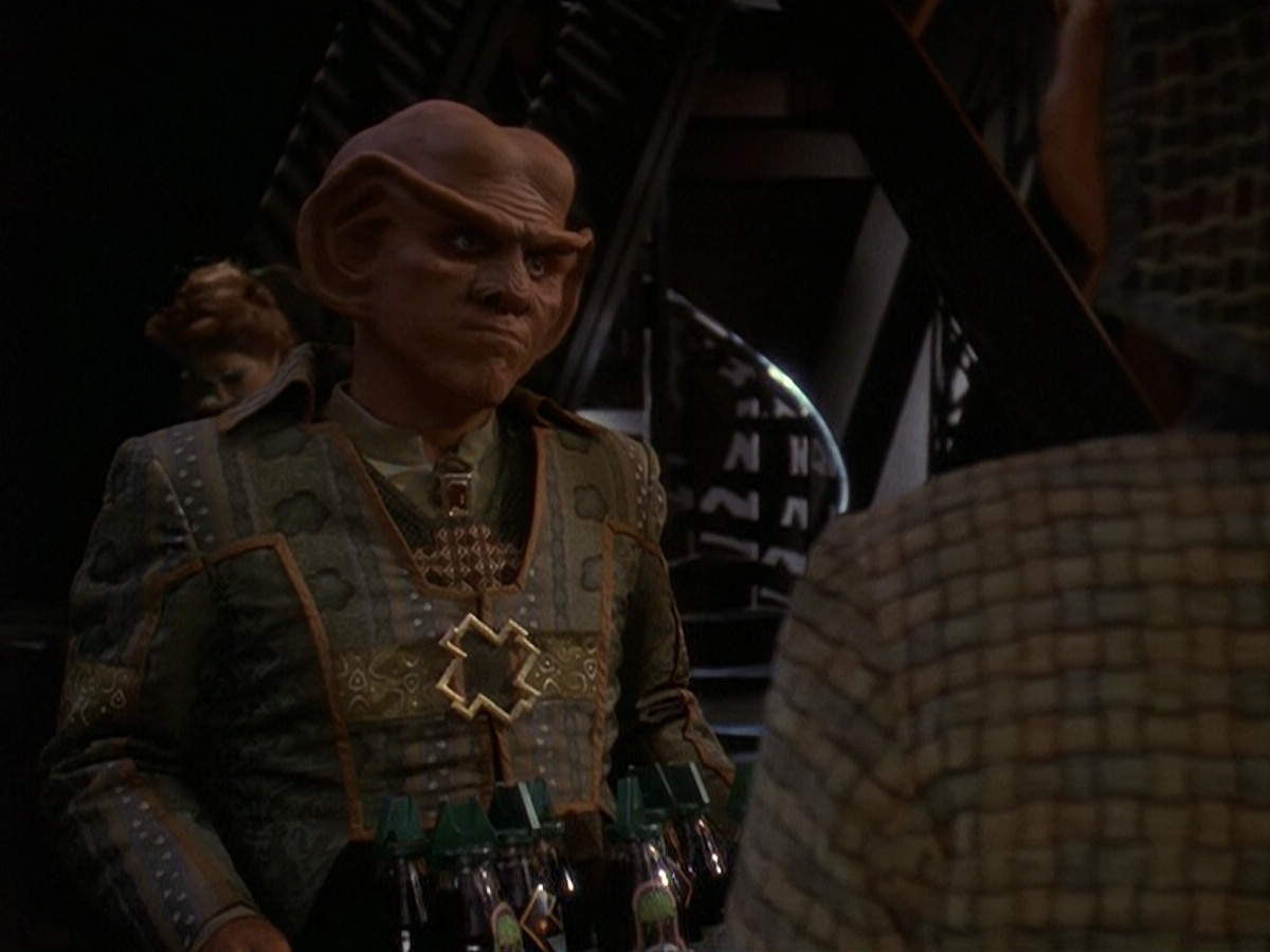 extant_StarTrek_DS9_5x26-CallToArms_03377.jpg