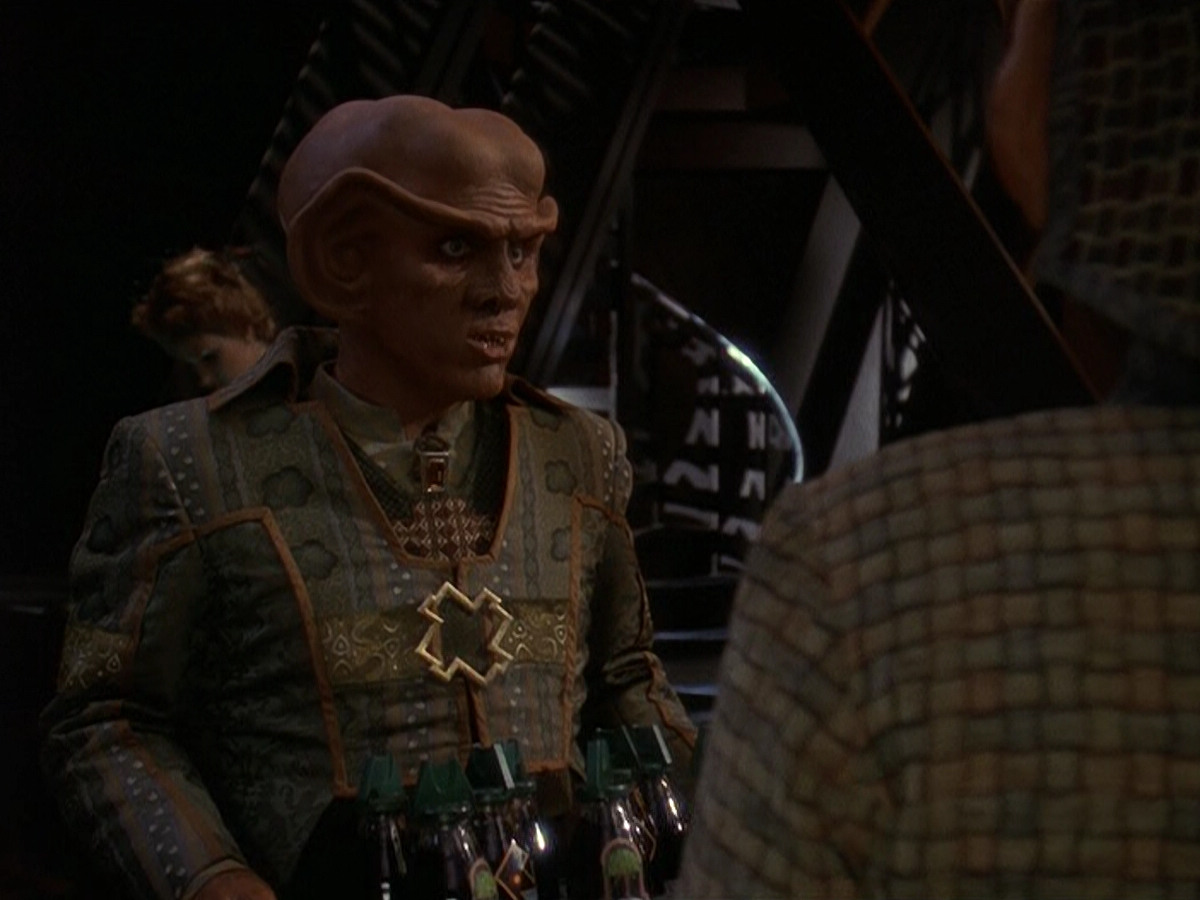 extant_StarTrek_DS9_5x26-CallToArms_03378.jpg