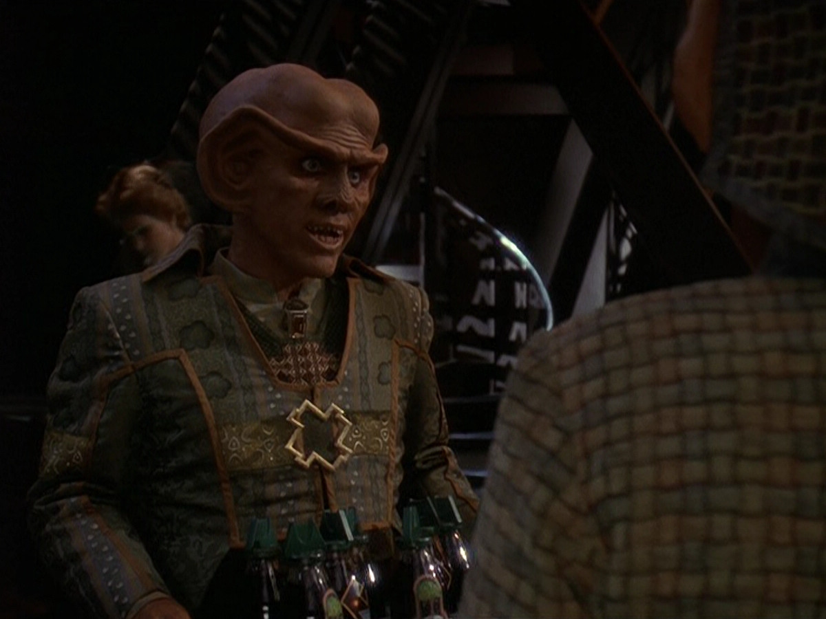extant_StarTrek_DS9_5x26-CallToArms_03379.jpg