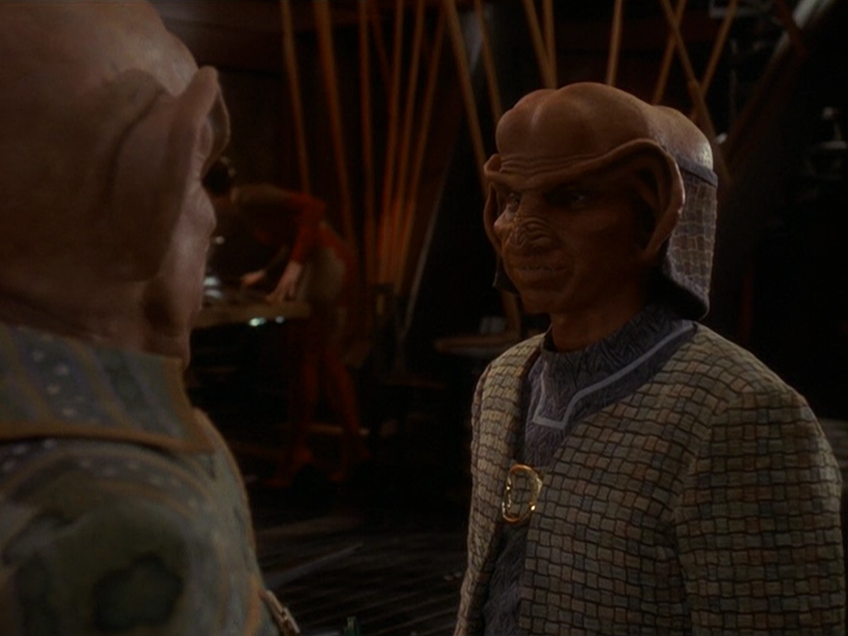 extant_StarTrek_DS9_5x26-CallToArms_03382.jpg