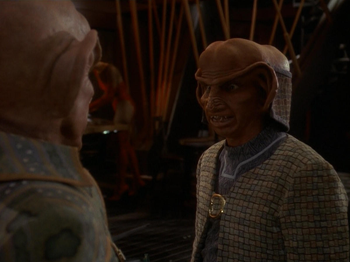 extant_StarTrek_DS9_5x26-CallToArms_03386.jpg