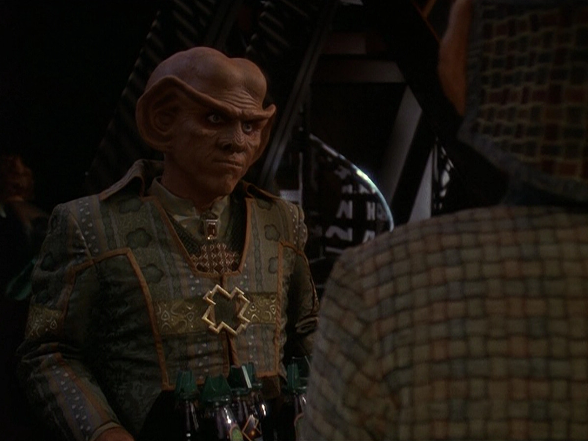 extant_StarTrek_DS9_5x26-CallToArms_03392.jpg