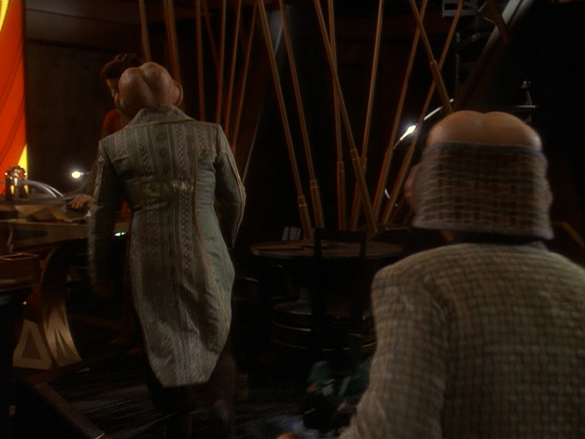 extant_StarTrek_DS9_5x26-CallToArms_03406.jpg