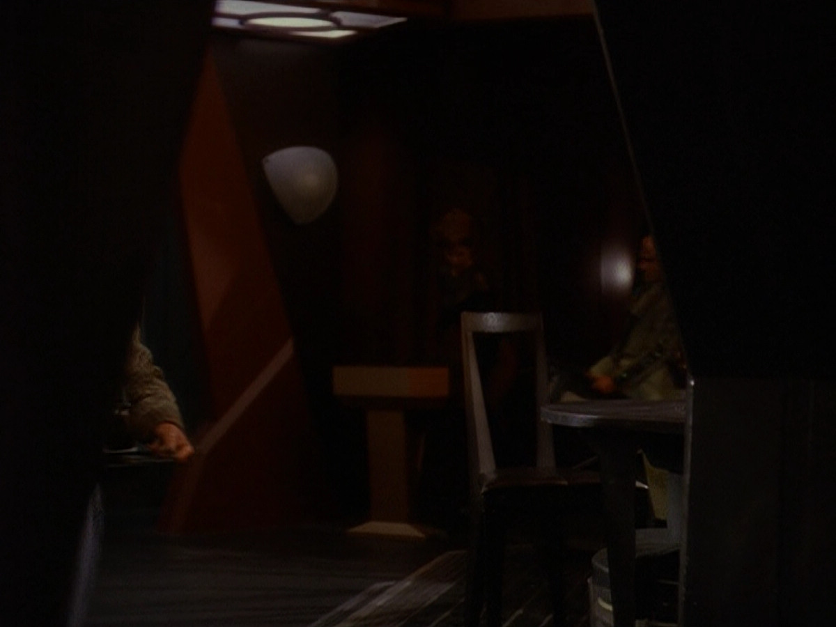 extant_StarTrek_DS9_5x26-CallToArms_03407.jpg