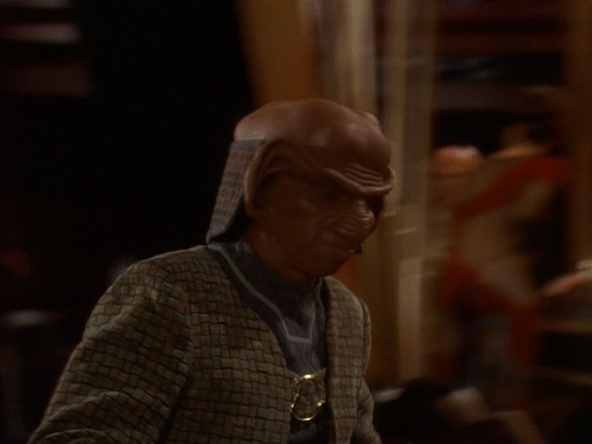 extant_StarTrek_DS9_5x26-CallToArms_03409.jpg