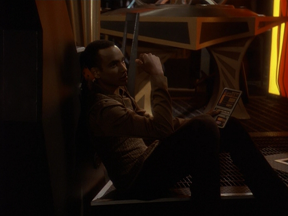 extant_StarTrek_DS9_5x26-CallToArms_03422.jpg