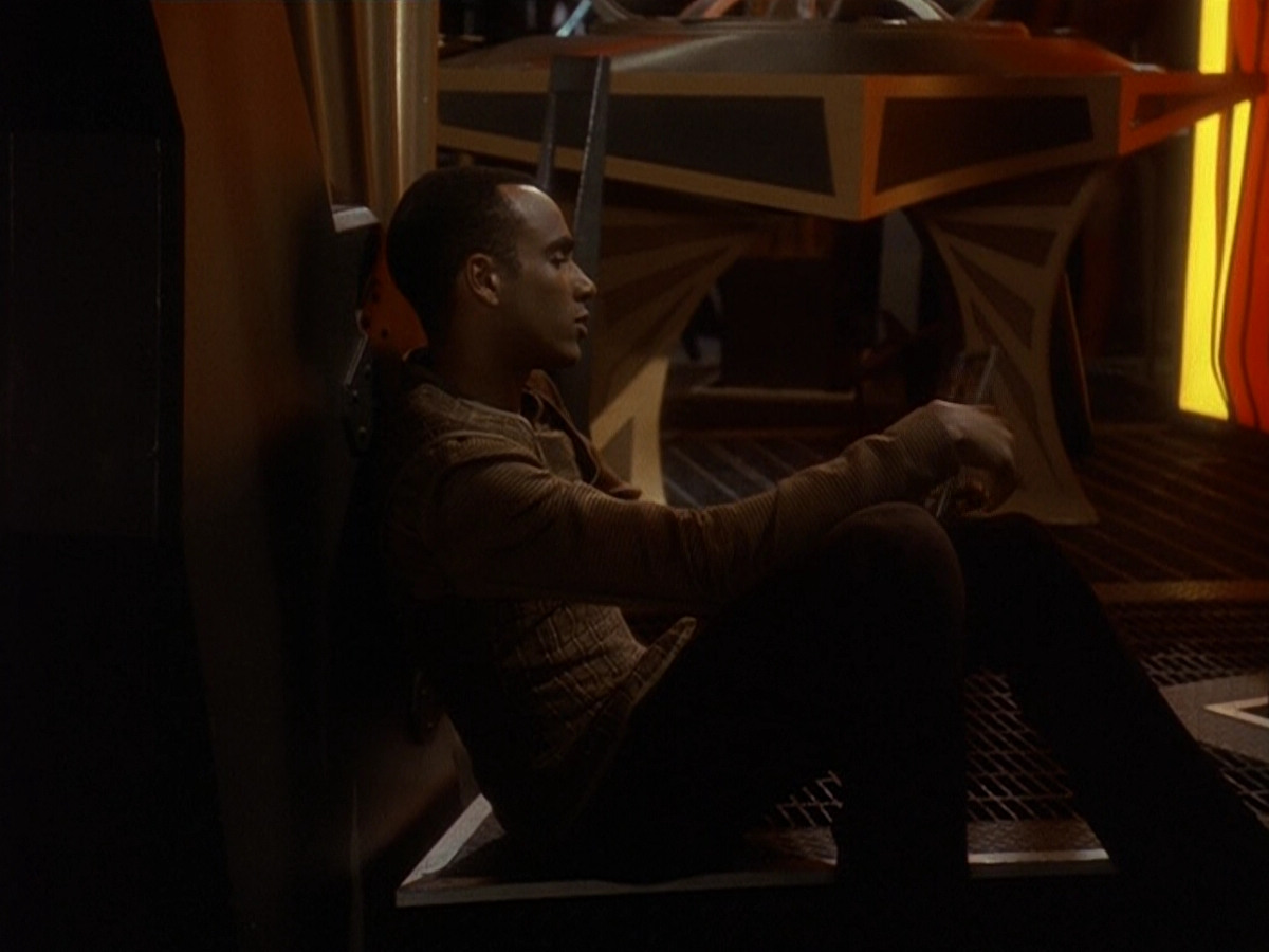 extant_StarTrek_DS9_5x26-CallToArms_03425.jpg