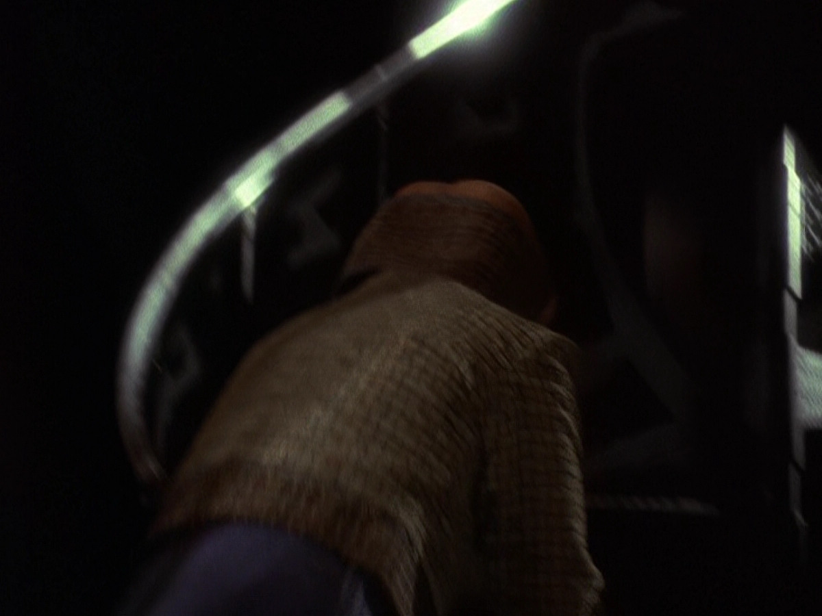 extant_StarTrek_DS9_5x26-CallToArms_03434.jpg