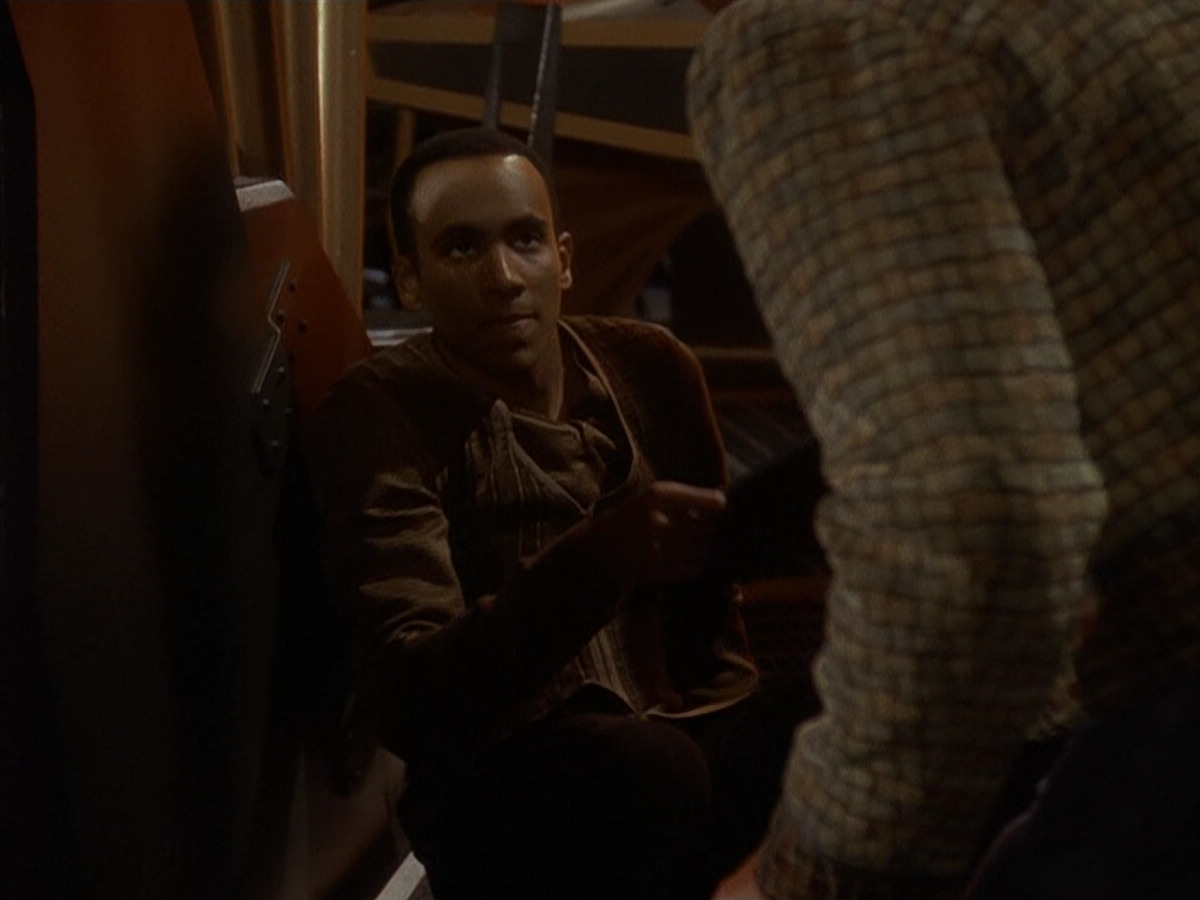 extant_StarTrek_DS9_5x26-CallToArms_03443.jpg