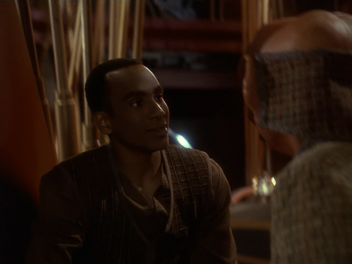 extant_StarTrek_DS9_5x26-CallToArms_03445.jpg
