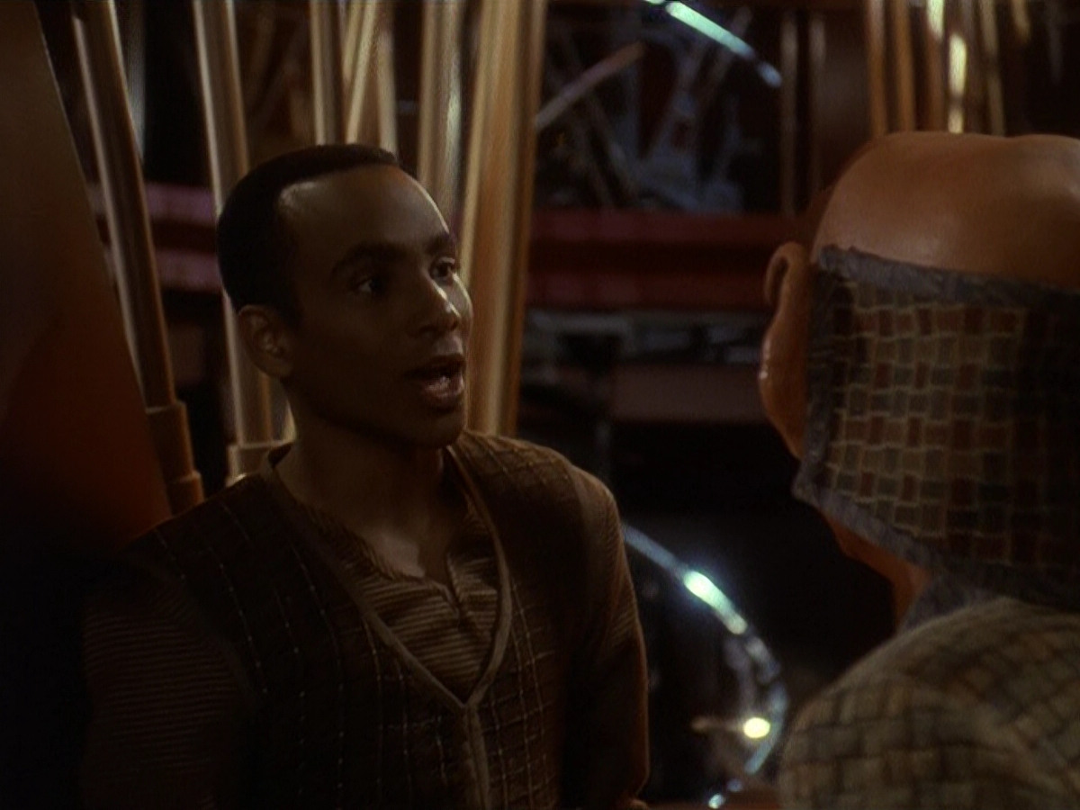 extant_StarTrek_DS9_5x26-CallToArms_03446.jpg