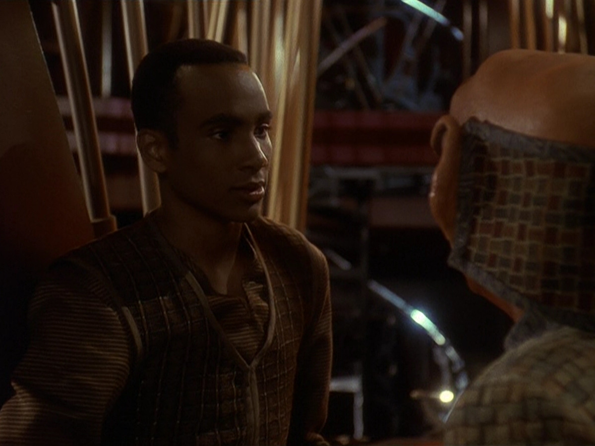 extant_StarTrek_DS9_5x26-CallToArms_03448.jpg