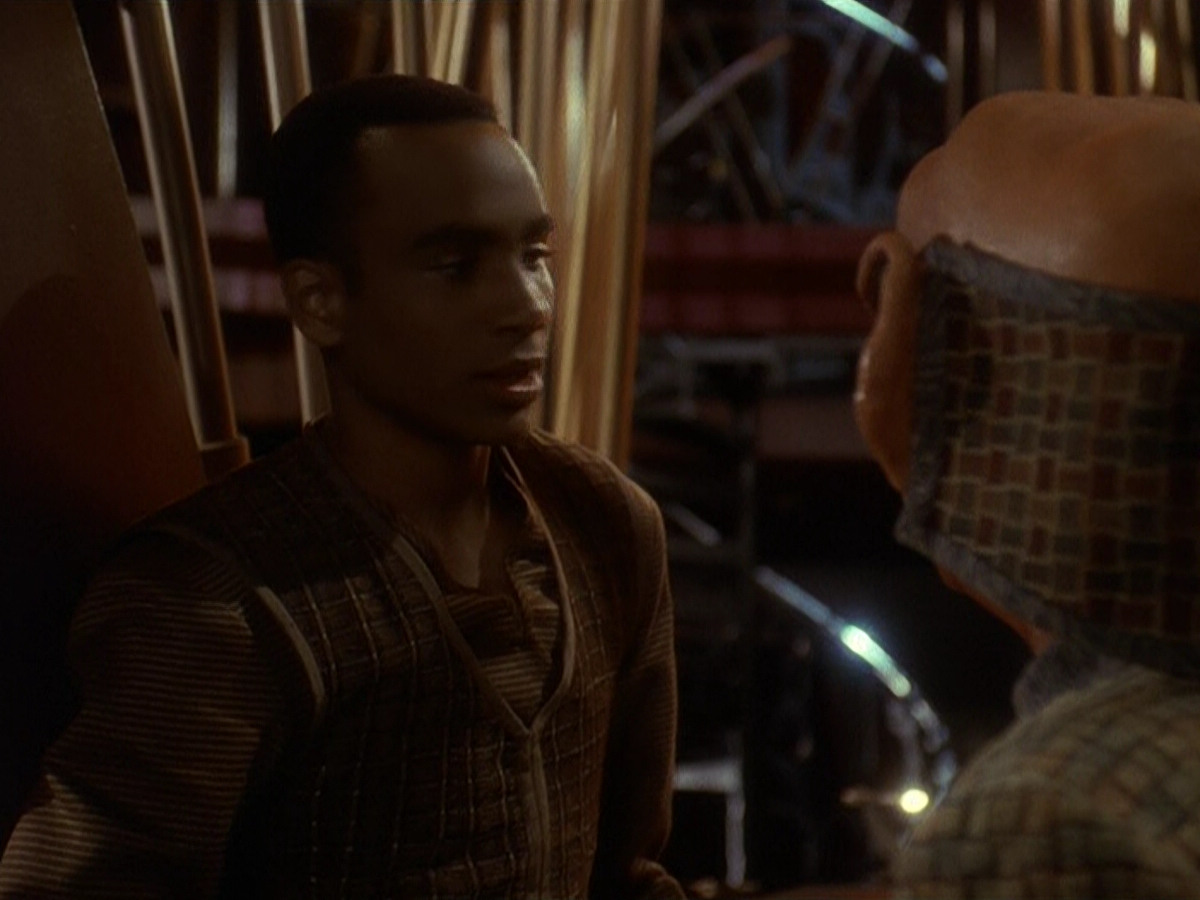 extant_StarTrek_DS9_5x26-CallToArms_03449.jpg