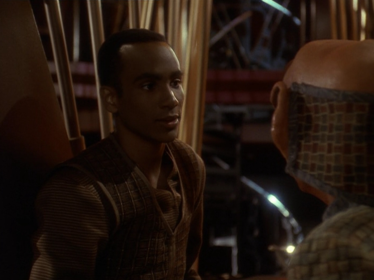 extant_StarTrek_DS9_5x26-CallToArms_03452.jpg