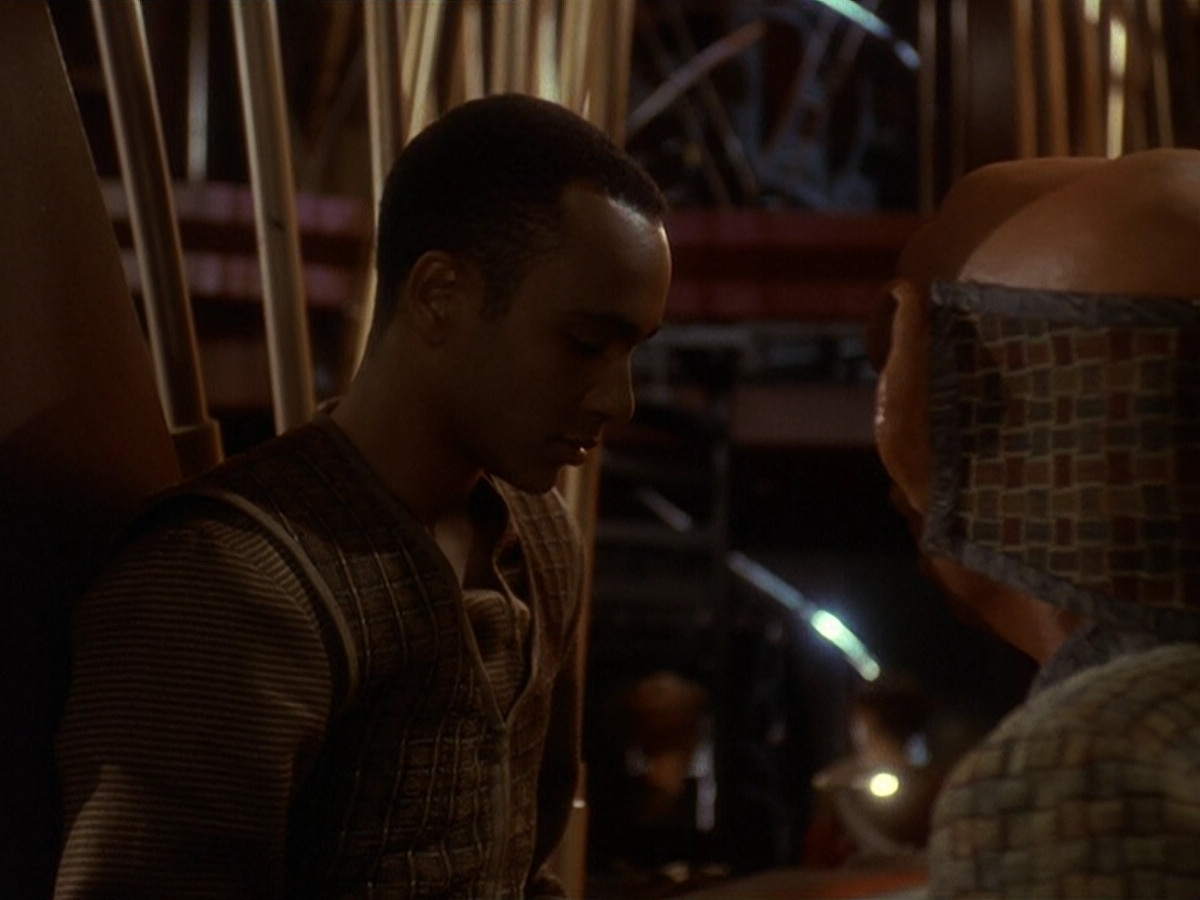 extant_StarTrek_DS9_5x26-CallToArms_03464.jpg