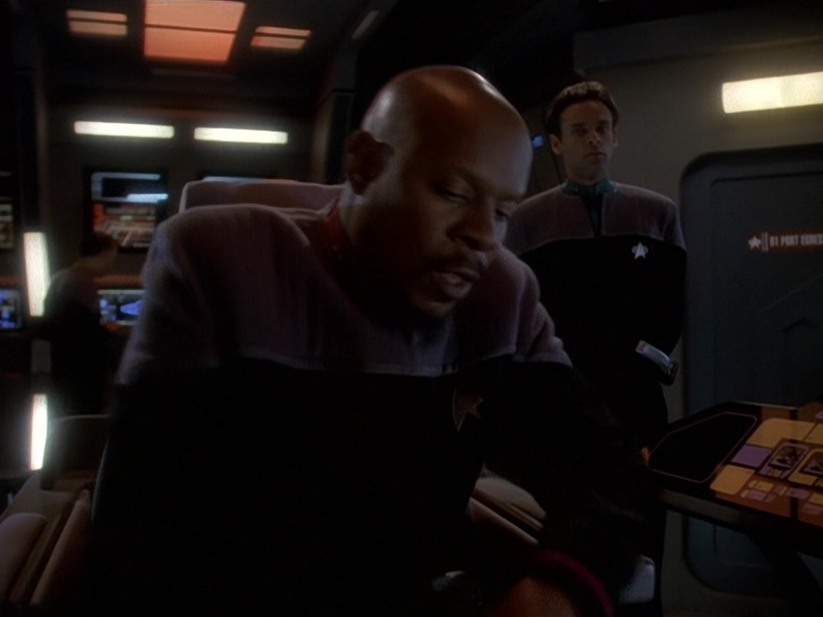 extant_StarTrek_DS9_5x26-CallToArms_03465.jpg