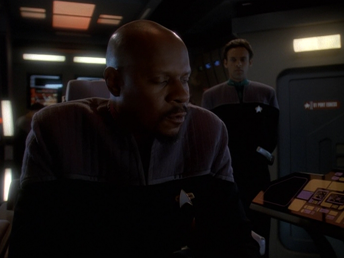 extant_StarTrek_DS9_5x26-CallToArms_03476.jpg