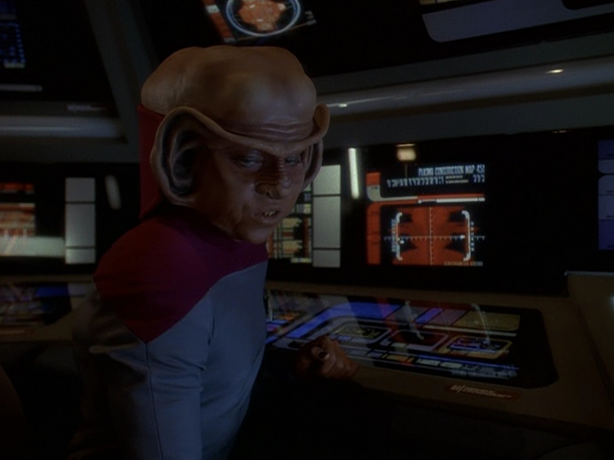 extant_StarTrek_DS9_5x26-CallToArms_03506.jpg