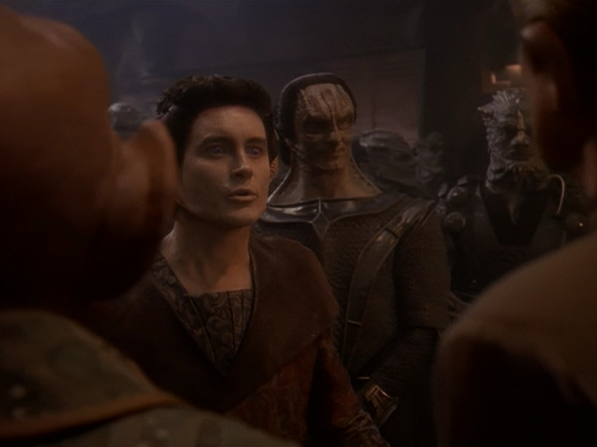 extant_StarTrek_DS9_5x26-CallToArms_03589.jpg