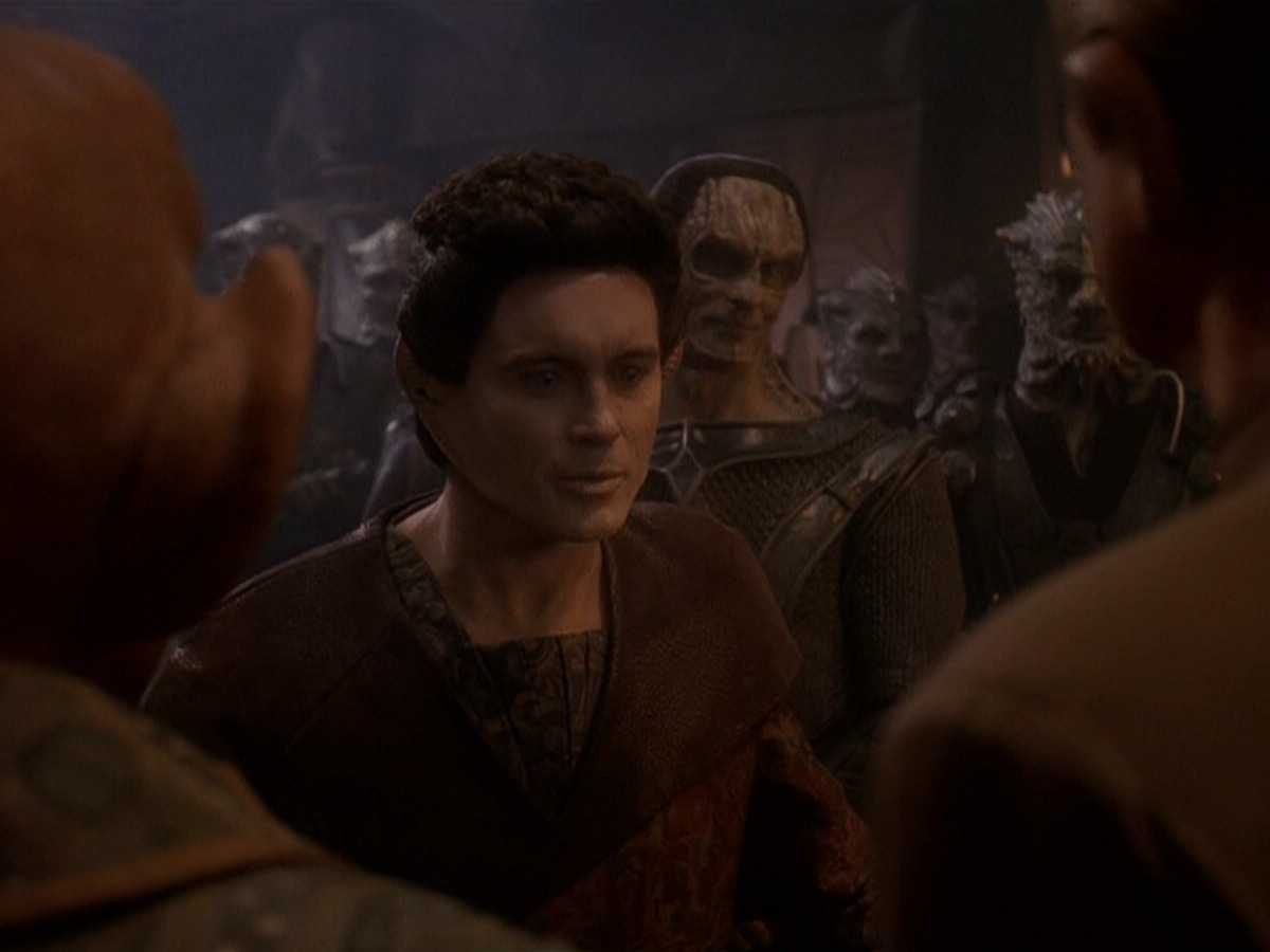extant_StarTrek_DS9_5x26-CallToArms_03593.jpg
