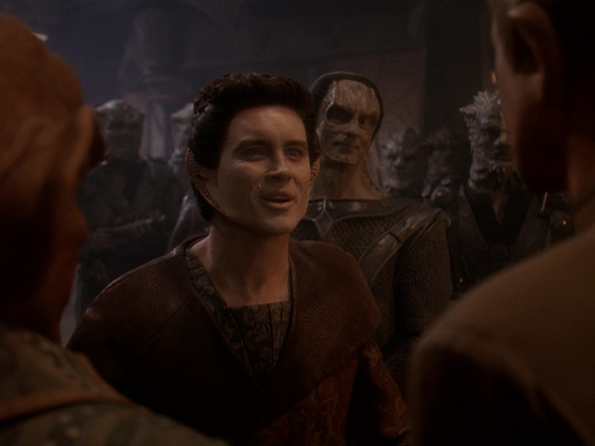 extant_StarTrek_DS9_5x26-CallToArms_03609.jpg