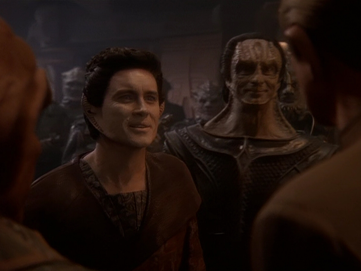 extant_StarTrek_DS9_5x26-CallToArms_03612.jpg