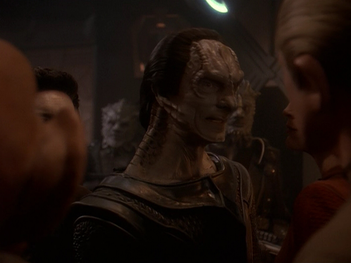 extant_StarTrek_DS9_5x26-CallToArms_03617.jpg