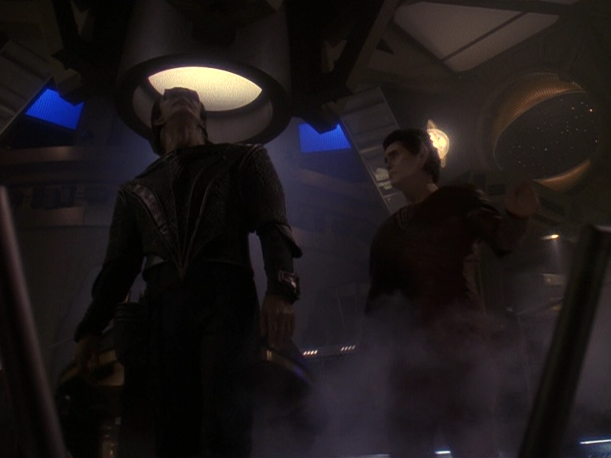 extant_StarTrek_DS9_5x26-CallToArms_03670.jpg