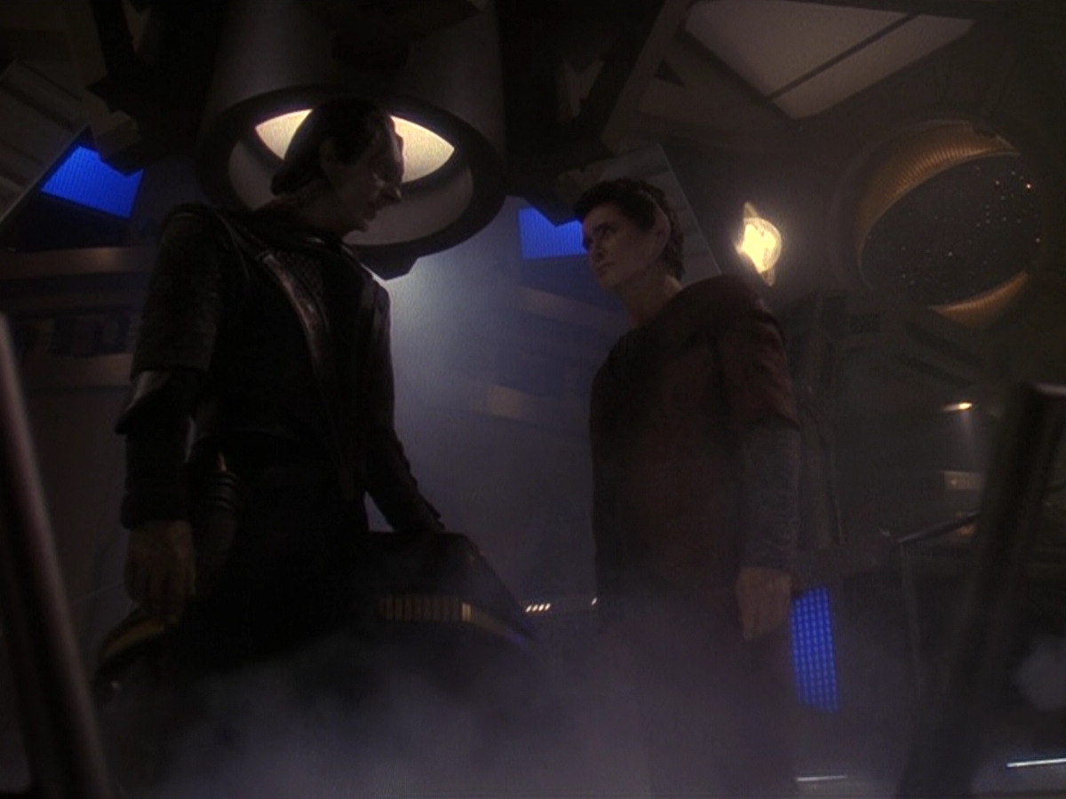 extant_StarTrek_DS9_5x26-CallToArms_03678.jpg