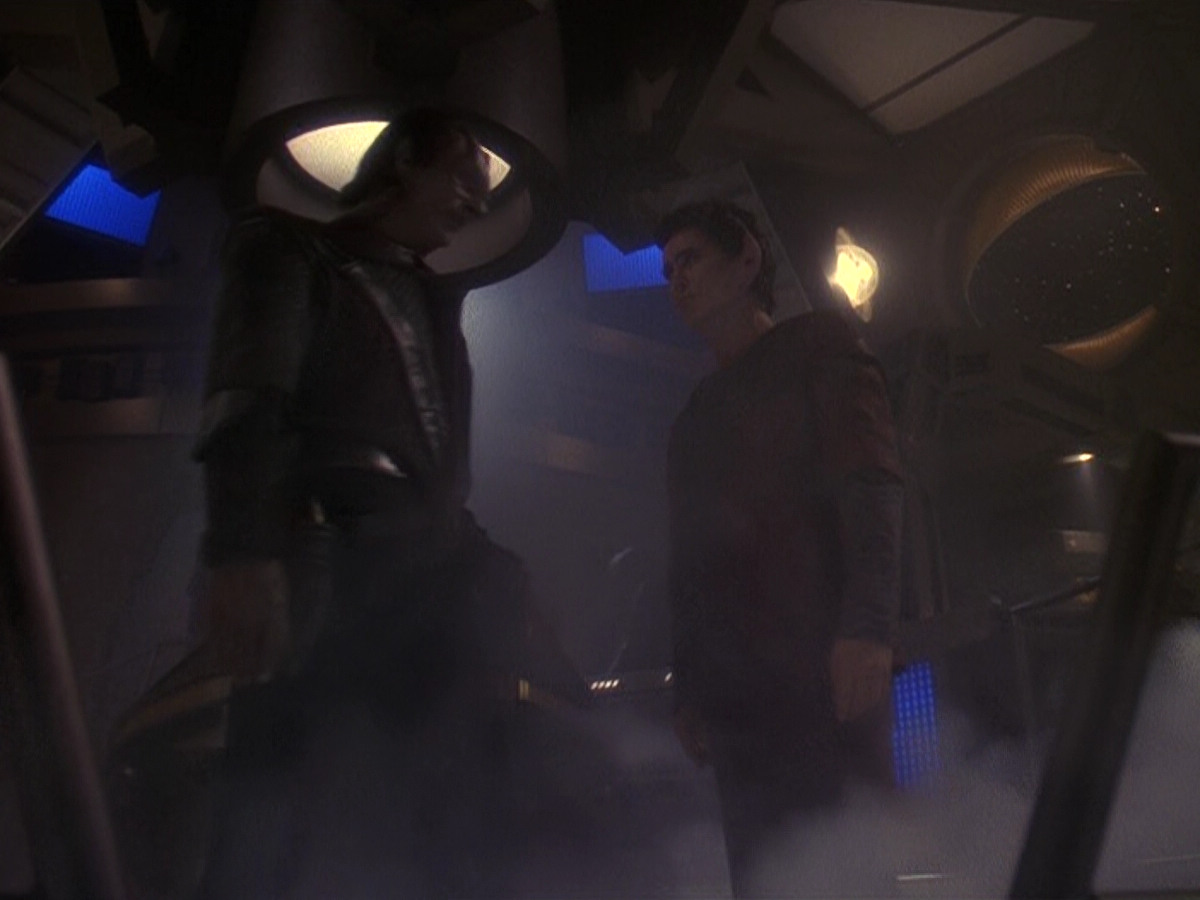 extant_StarTrek_DS9_5x26-CallToArms_03679.jpg