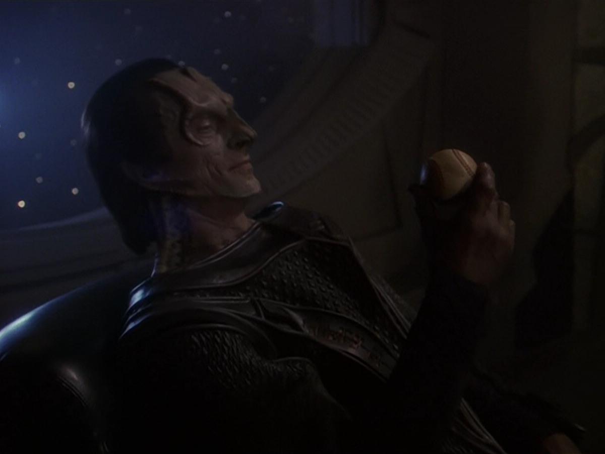 extant_StarTrek_DS9_5x26-CallToArms_03727.jpg
