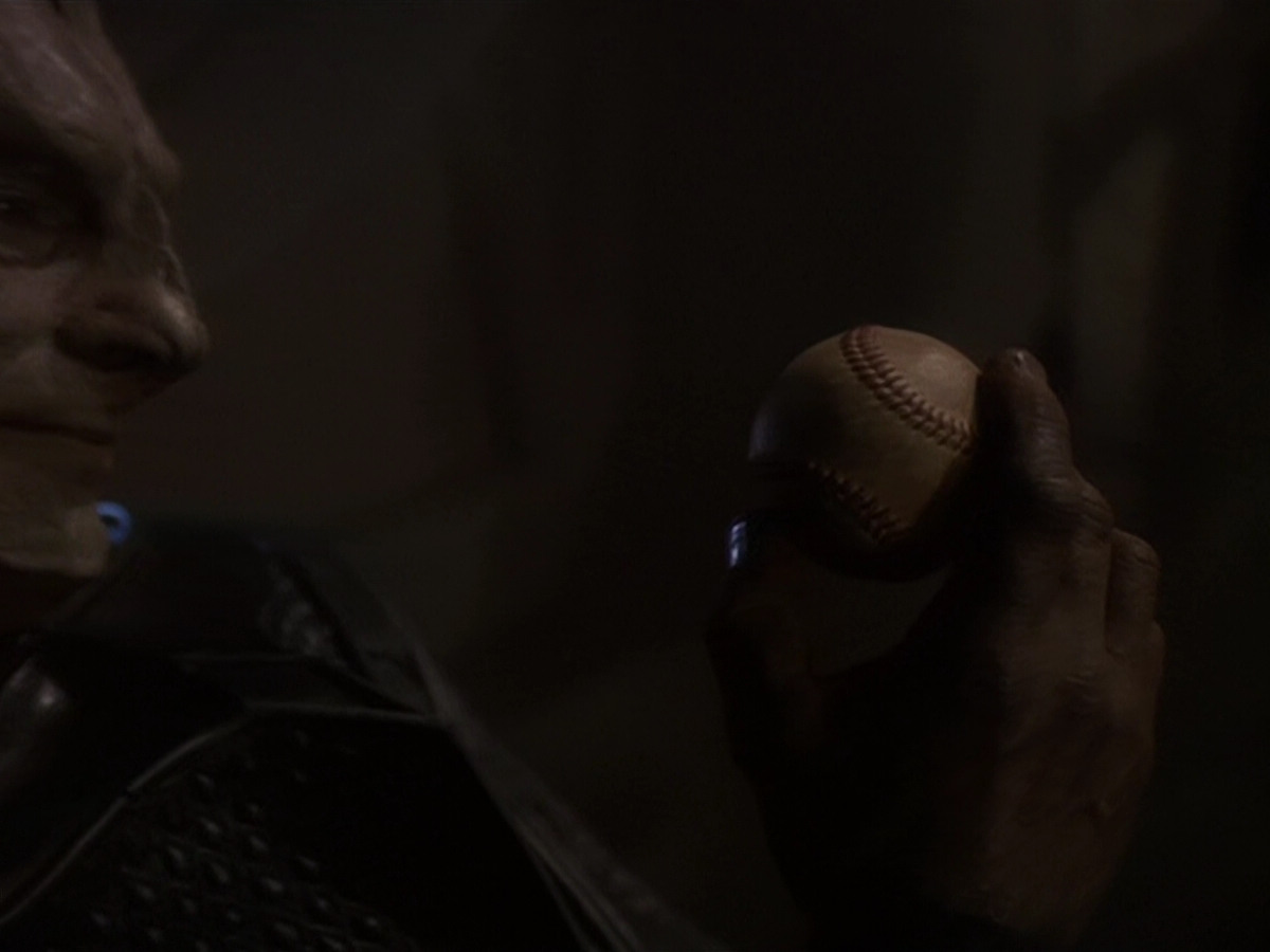 extant_StarTrek_DS9_5x26-CallToArms_03733.jpg