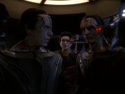 extant_StarTrek_DS9_5x26-CallToArms_02624.jpg