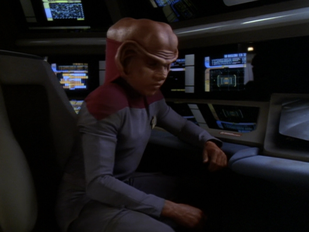extant_StarTrek_DS9_6x01-ATimeToStand_00184.jpg