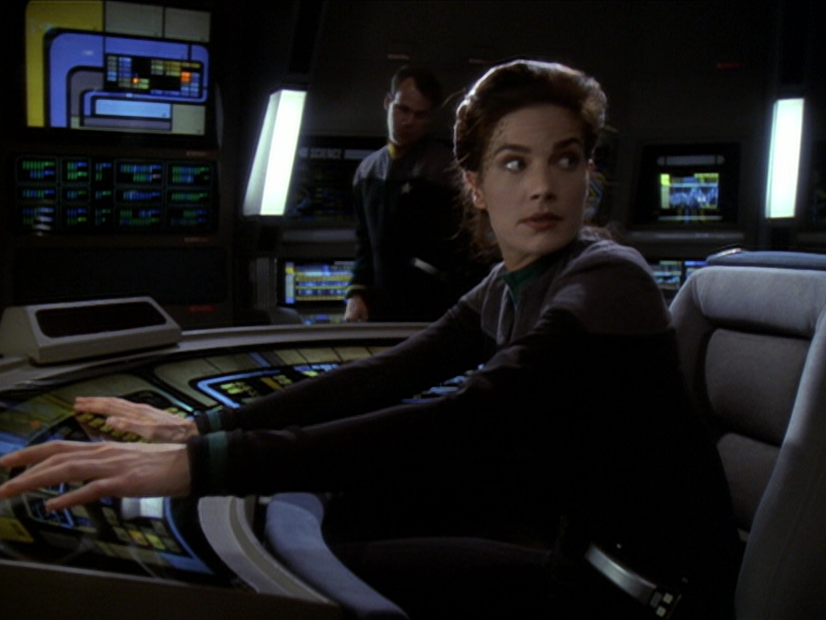 extant_StarTrek_DS9_6x01-ATimeToStand_00213.jpg