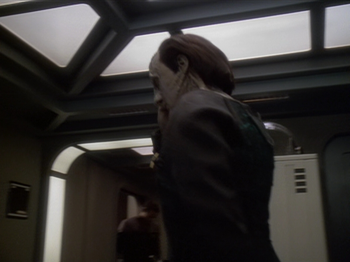 extant_StarTrek_DS9_6x01-ATimeToStand_00244.jpg