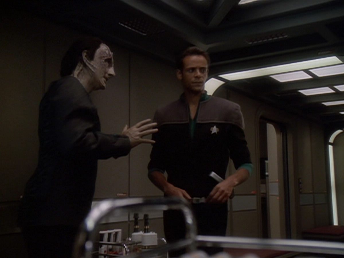 extant_StarTrek_DS9_6x01-ATimeToStand_00251.jpg