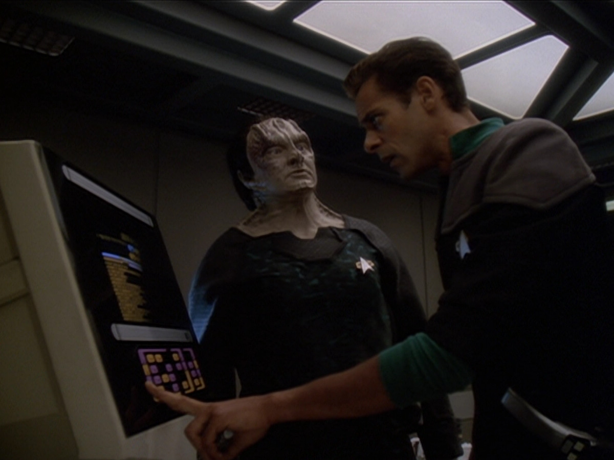 extant_StarTrek_DS9_6x01-ATimeToStand_00279.jpg