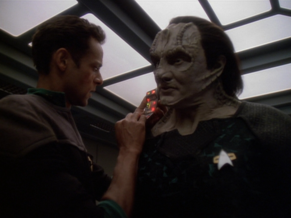 extant_StarTrek_DS9_6x01-ATimeToStand_00310.jpg