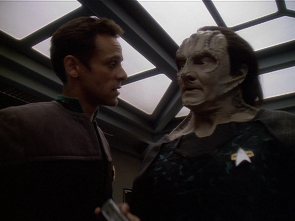 extant_StarTrek_DS9_6x01-ATimeToStand_00313.jpg